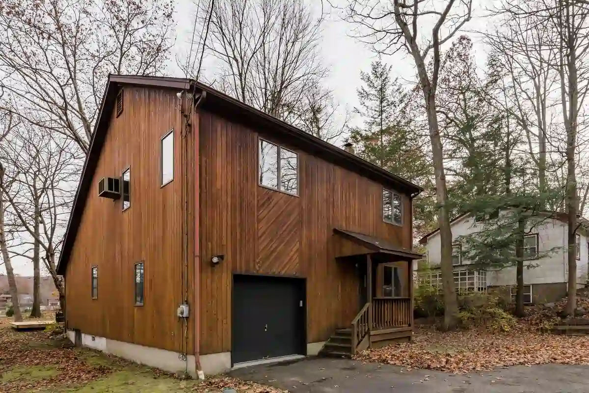 Mid-Century Lakefront Country Cabin